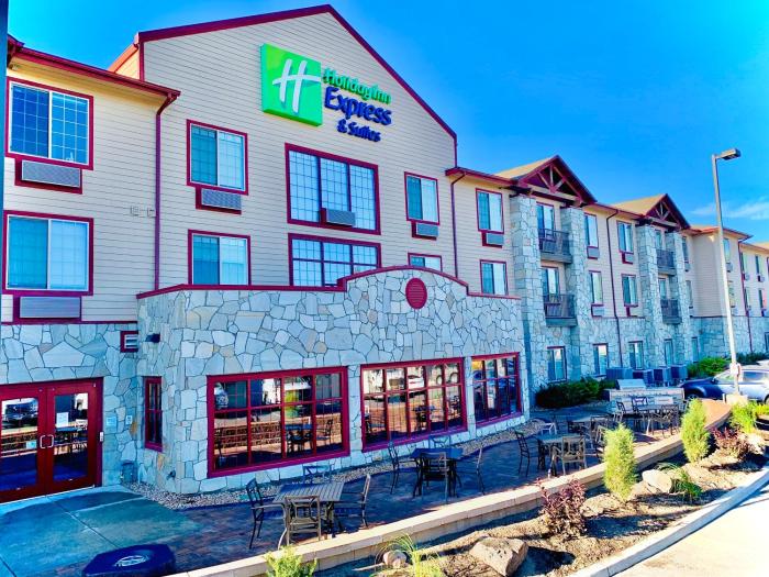 holiday inn express and suites cheney by ihg