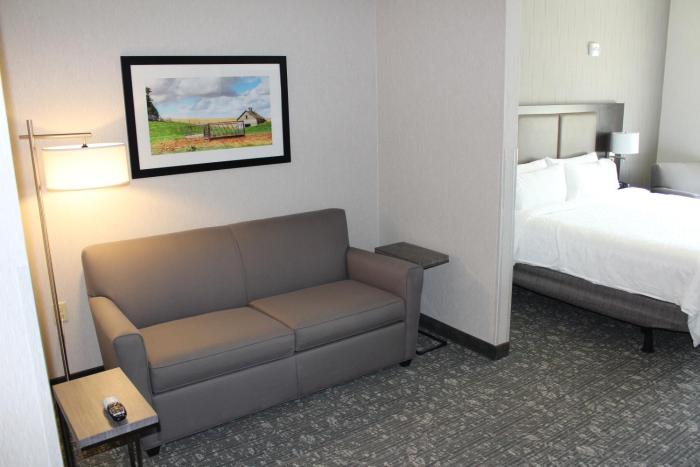 holiday inn express and suites cheney by ihg