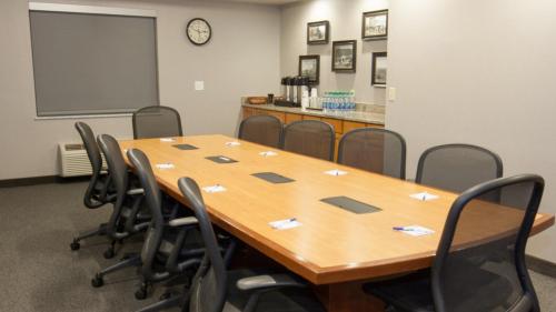 holiday inn express and suites cheney by ihg