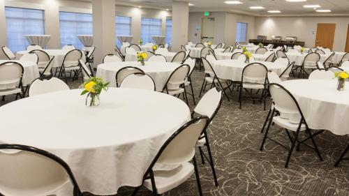 holiday inn express and suites cheney by ihg