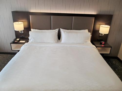 holiday inn express and suites cheney by ihg