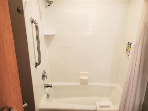 holiday inn express and suites cheney by ihg