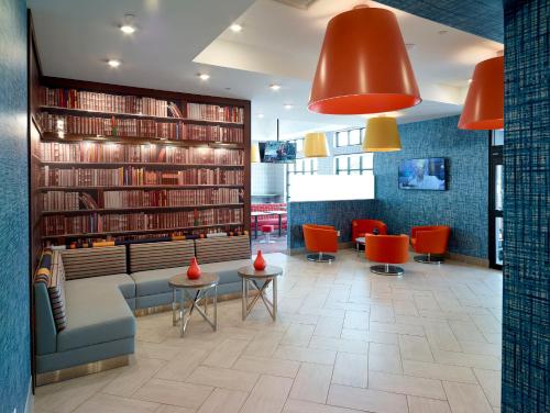 livinn hotel st paul i 94 east 3m area