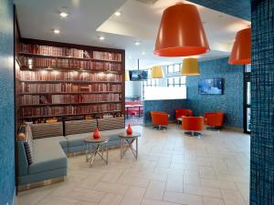 livinn hotel st paul i 94 east 3m area