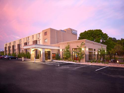 livinn hotel st paul i 94 east 3m area
