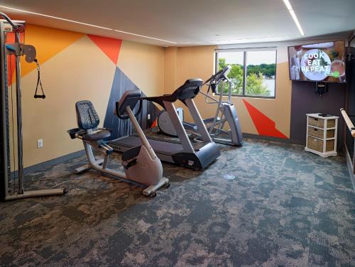 livinn hotel st paul i 94 east 3m area