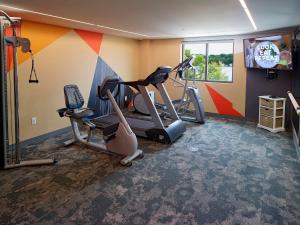 livinn hotel st paul i 94 east 3m area