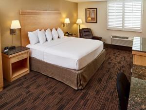 livinn hotel st paul i 94 east 3m area