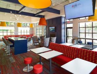 livinn hotel st paul i 94 east 3m area