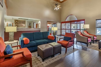 Comfort Suites,Marquette>>Harvey,3 star