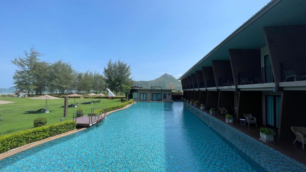 la isla pranburi beach resort