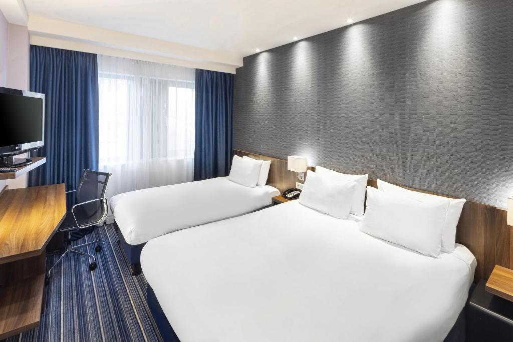 holiday inn express amsterdam arena towers by ihg