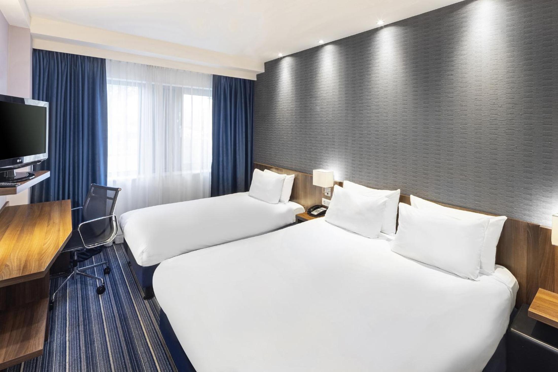 holiday inn express amsterdam arena towers by ihg