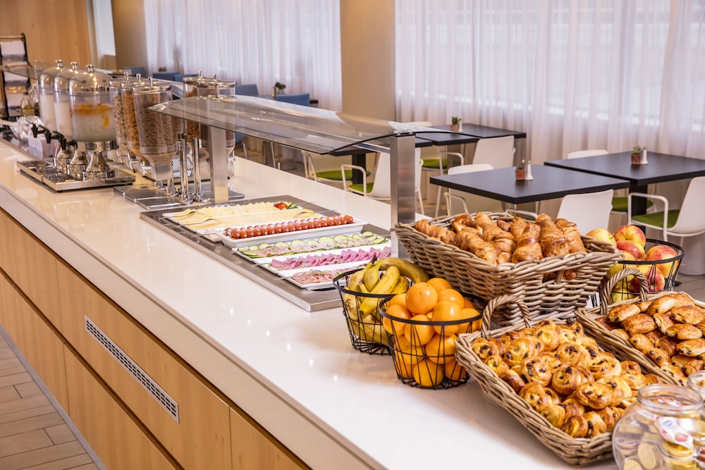 holiday inn express amsterdam arena towers by ihg
