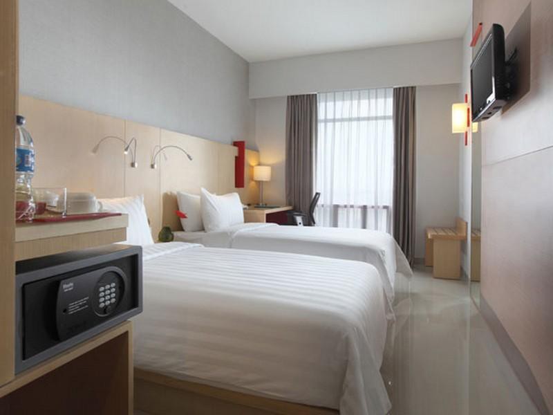 santika premiere dyandra hotel and convention medan