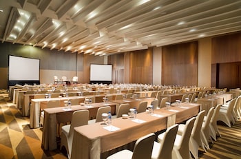 santika premiere dyandra hotel and convention medan