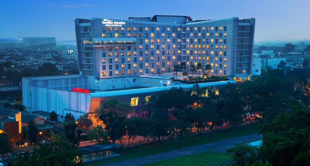 santika premiere dyandra hotel and convention medan