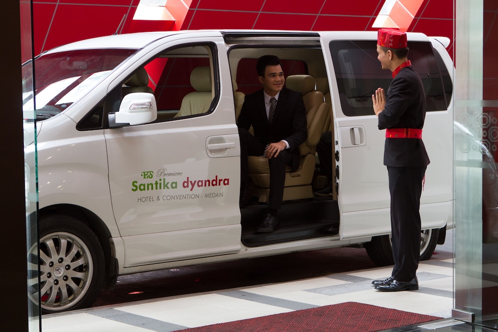 santika premiere dyandra hotel and convention medan