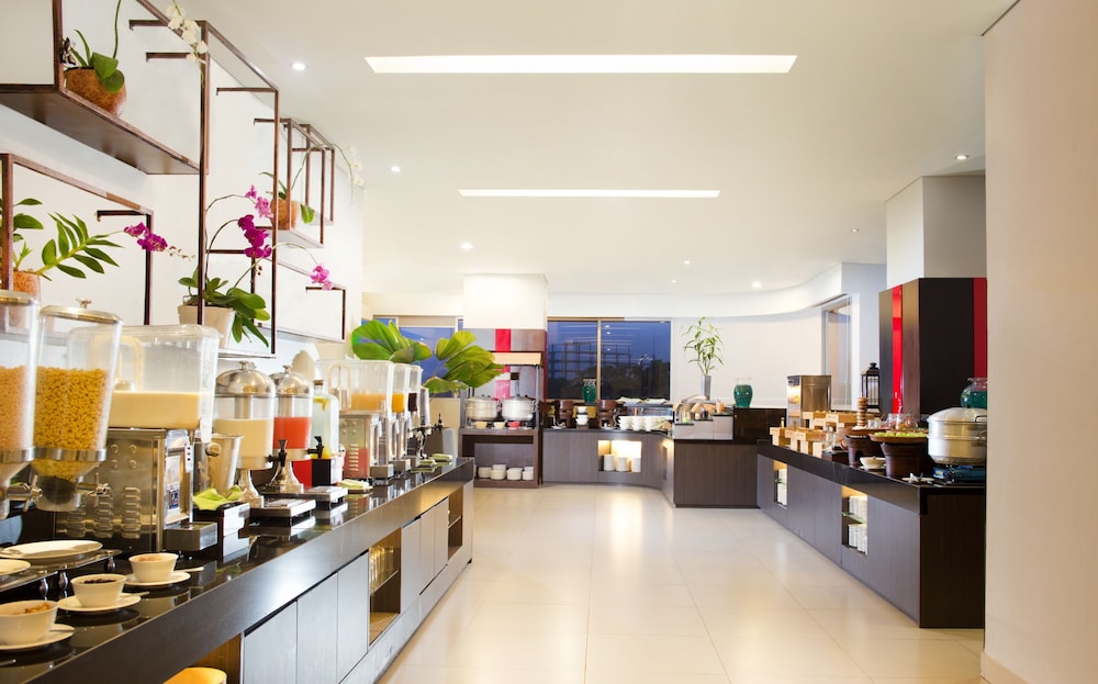 santika premiere dyandra hotel and convention medan