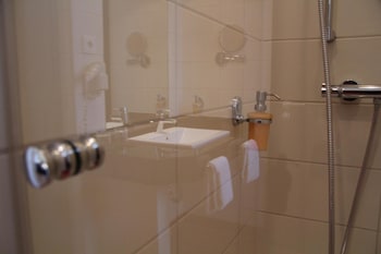 hotel adena