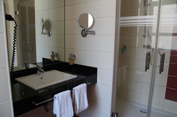 hotel adena
