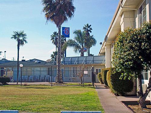 motel 6 merced ca
