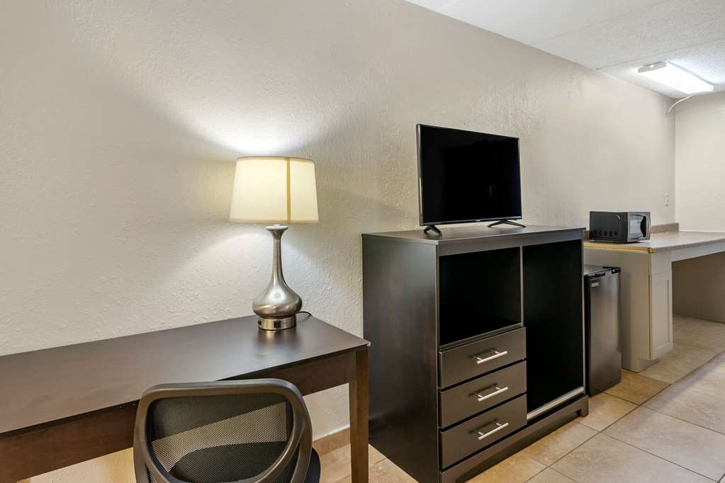 rodeway inn clearwater dunedin