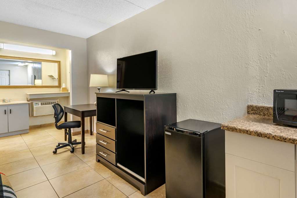 rodeway inn clearwater dunedin