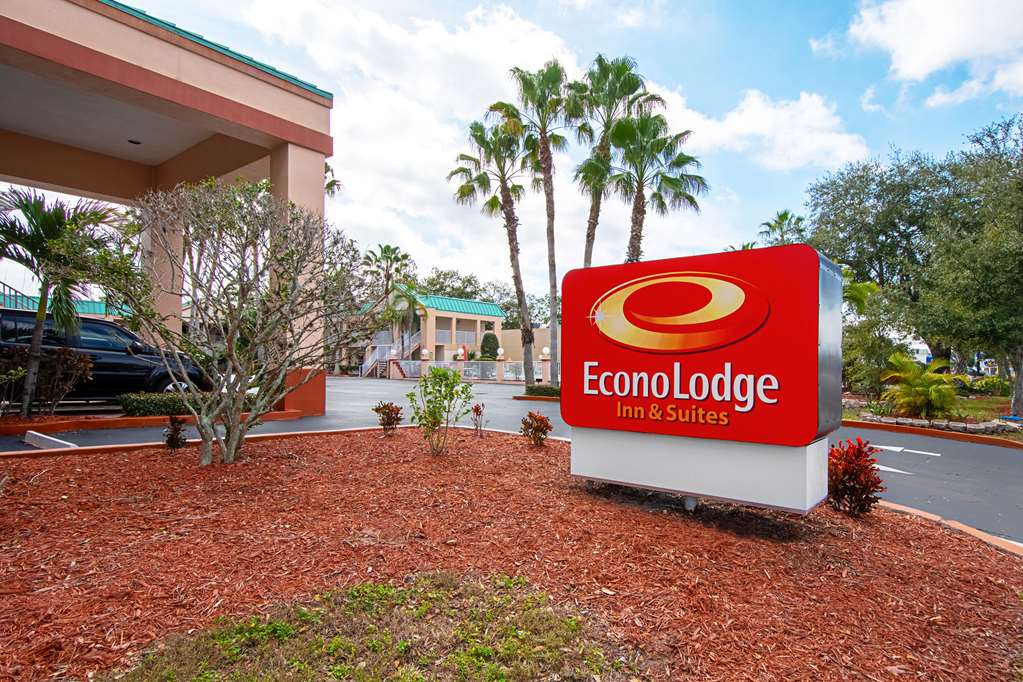 econo lodge inn and suites
