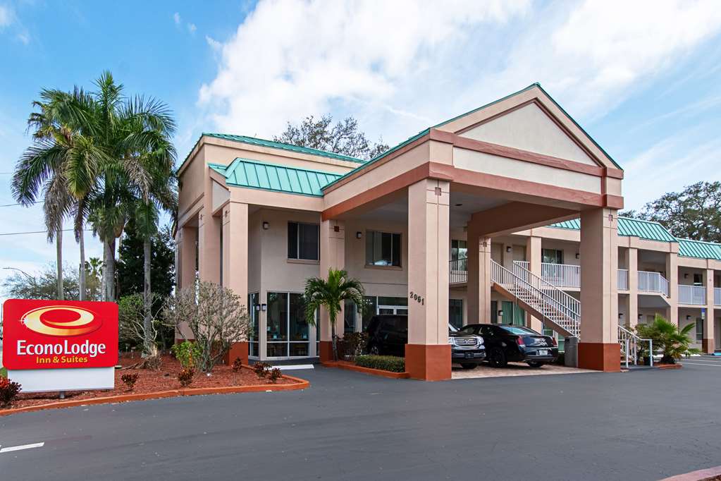 econo lodge inn and suites