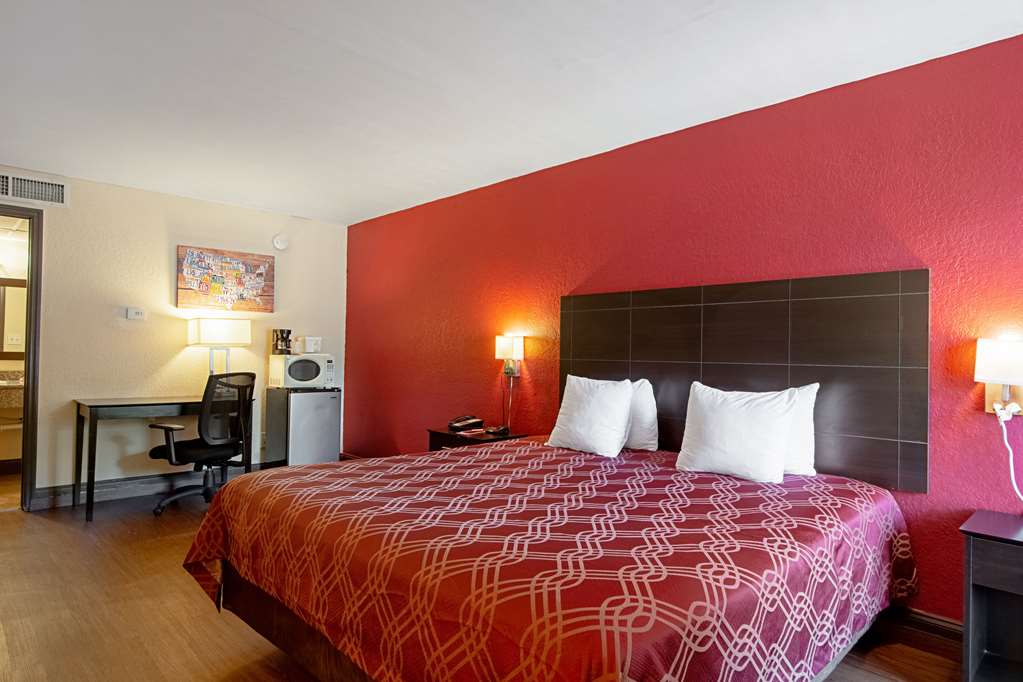 econo lodge inn and suites