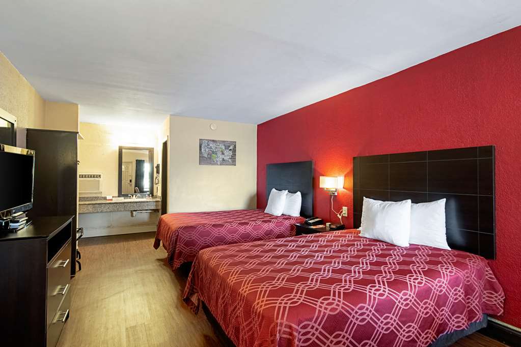 econo lodge inn and suites