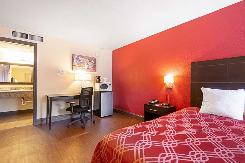 econo lodge inn and suites