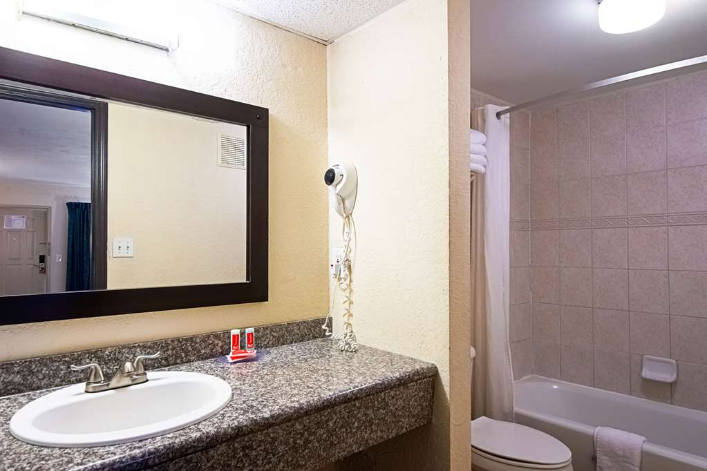 econo lodge inn and suites