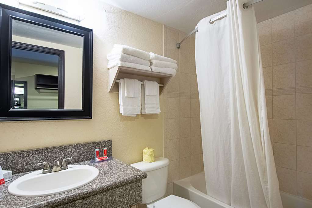 econo lodge inn and suites