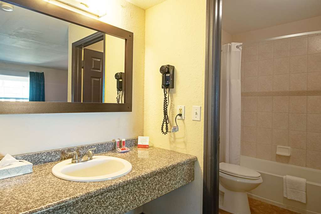 econo lodge inn and suites