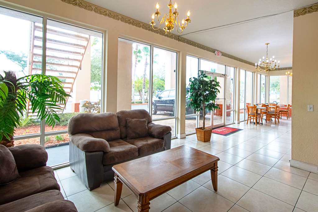 econo lodge inn and suites