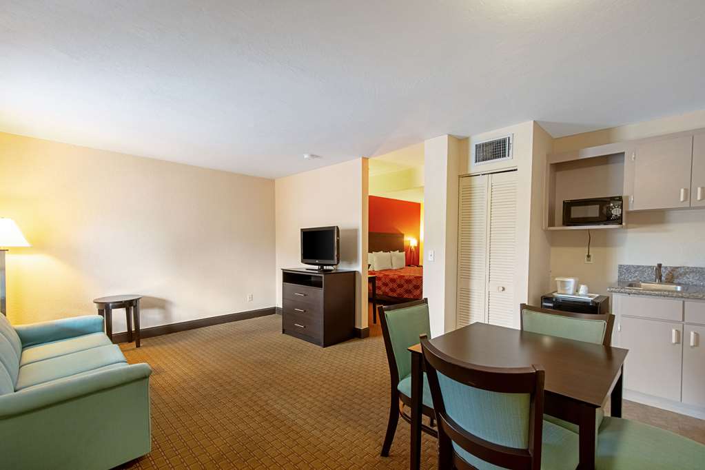 econo lodge inn and suites