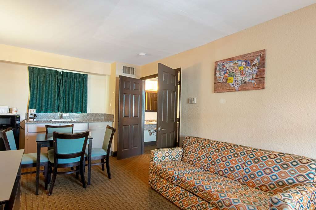 econo lodge inn and suites