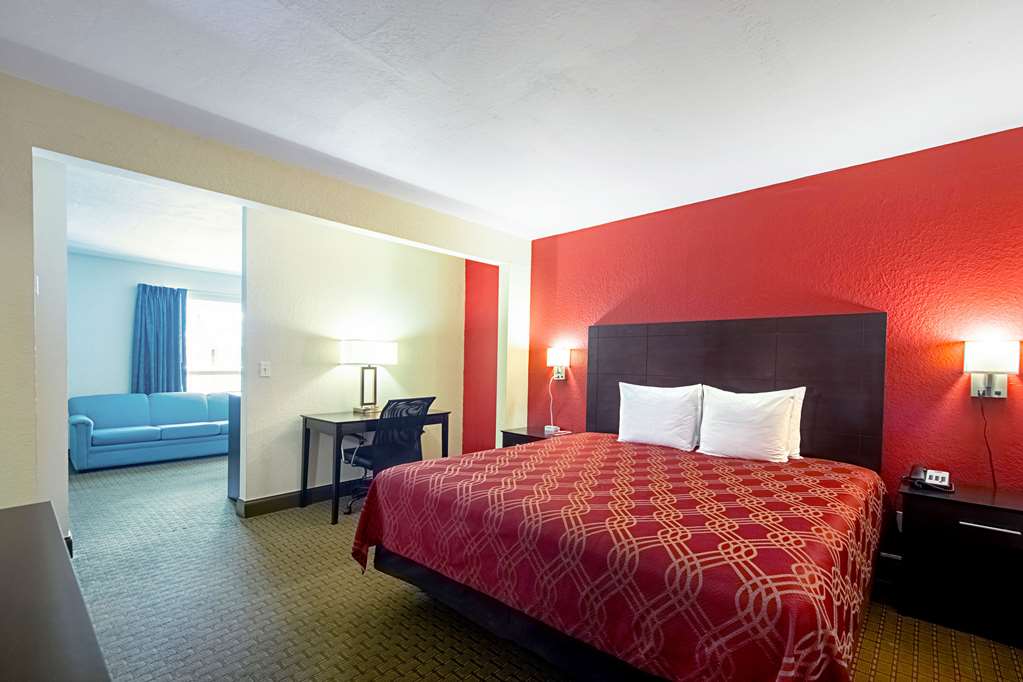 econo lodge inn and suites