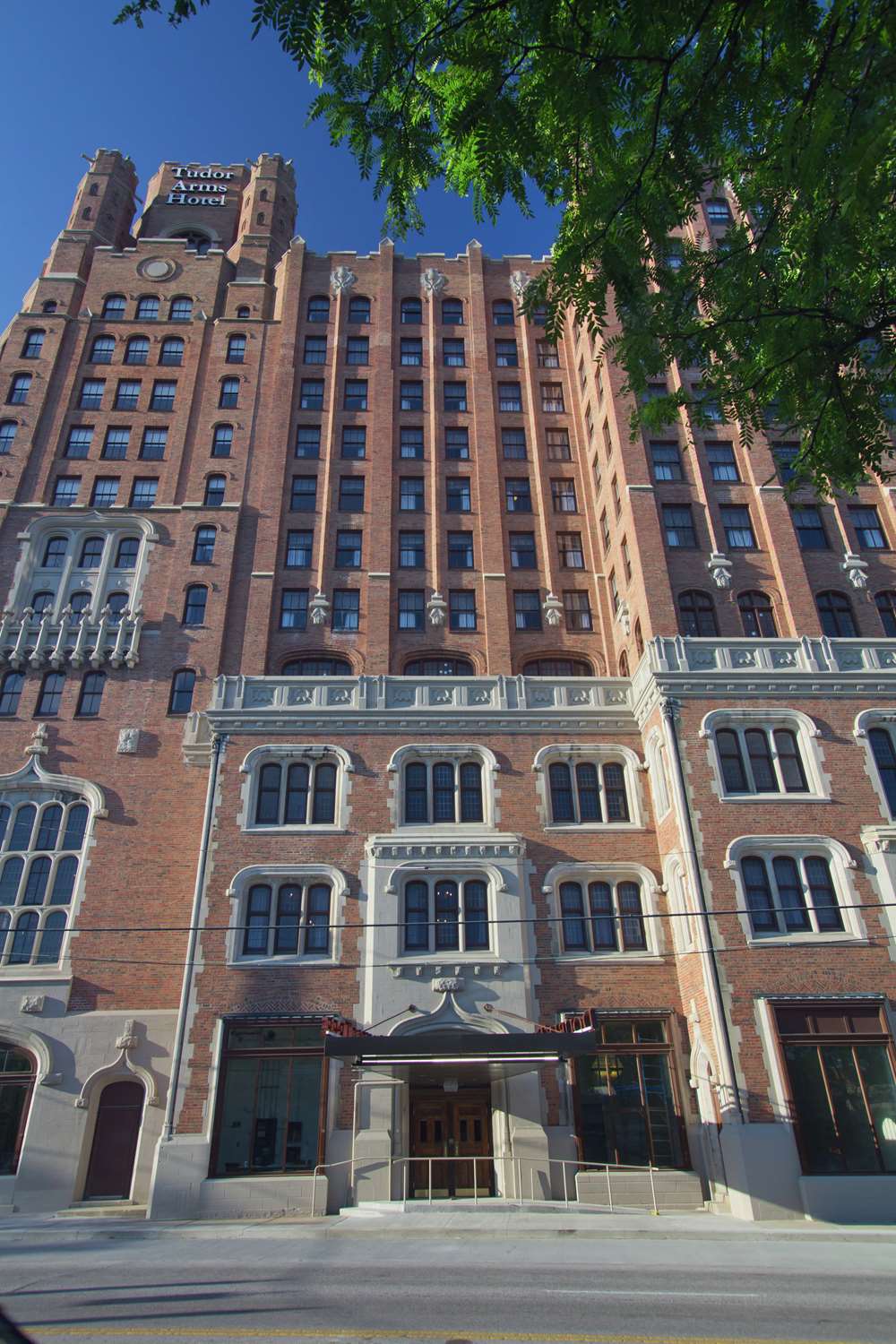 the tudor arms hotel cleveland a doubletree by hilton