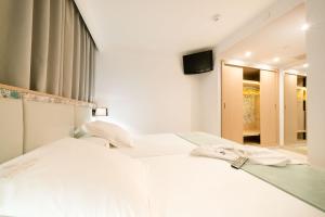 plus fariones suite hotel