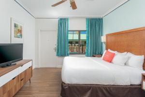 beachside hotel and suites