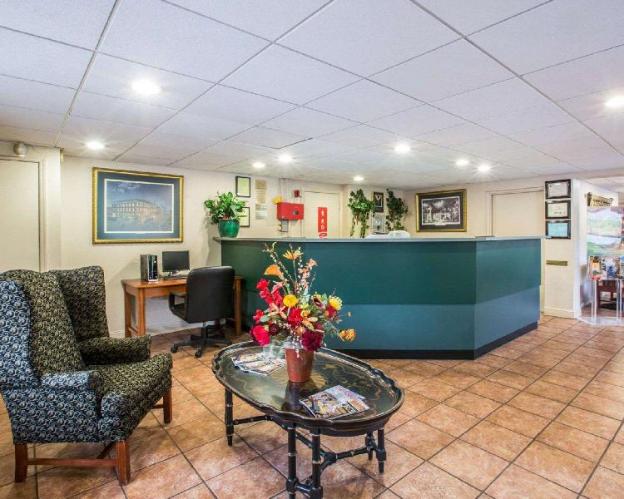 econo lodge inn and suites at fort moore