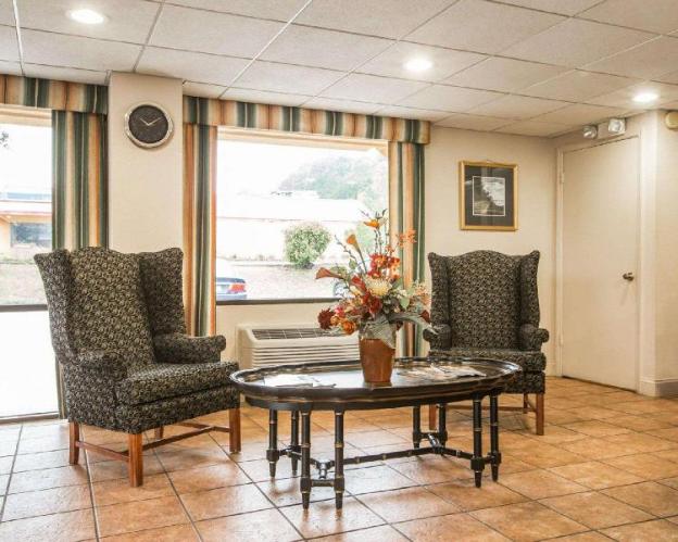 econo lodge inn and suites columbus near fort benning