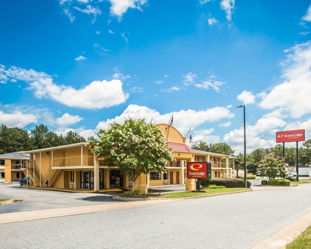 econo lodge inn and suites columbus near fort benning
