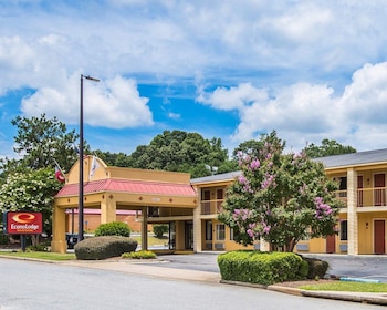 econo lodge inn and suites columbus near fort benning