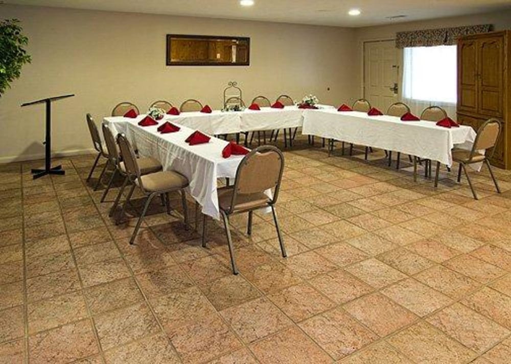 econo lodge inn and suites columbus near fort benning