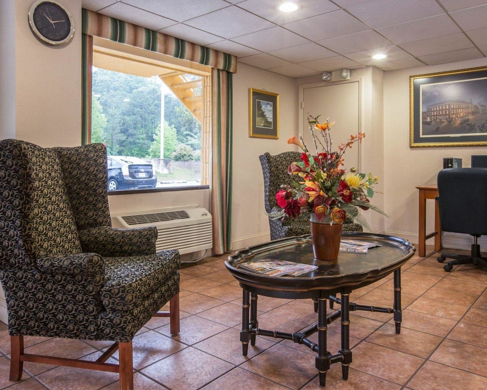 econo lodge inn and suites columbus near fort benning