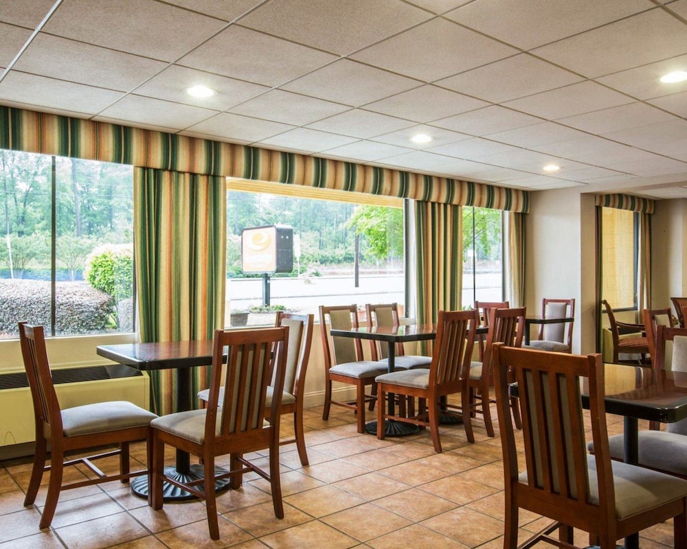 econo lodge inn and suites columbus near fort benning
